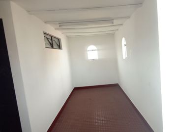 Casa Cerca a Av Salaverry y Guillermo Prescott de 5 Pisos en Venta, Lince