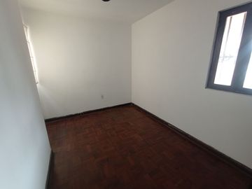 Casa Cerca a Av Salaverry y Guillermo Prescott de 5 Pisos en Venta, Lince