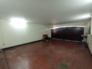 Casa Cerca a Av Salaverry y Guillermo Prescott de 5 Pisos en Venta, Lince