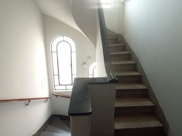 Casa Cerca a Av Salaverry y Guillermo Prescott de 5 Pisos en Venta, Lince