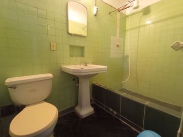 Casa Cerca a Av Salaverry y Guillermo Prescott de 5 Pisos en Venta, Lince