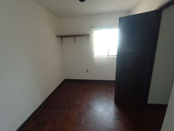 Casa Cerca a Av Salaverry y Guillermo Prescott de 5 Pisos en Venta, Lince
