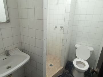Casa Cerca a Av Salaverry y Guillermo Prescott de 5 Pisos en Venta, Lince