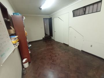 Casa Cerca a Av Salaverry y Guillermo Prescott de 5 Pisos en Venta, Lince