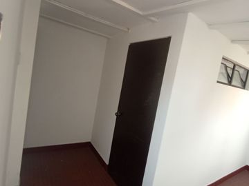 Casa Cerca a Av Salaverry y Guillermo Prescott de 5 Pisos en Venta, Lince