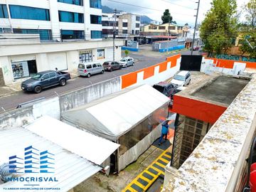 Propiedad Esquinera con 3 Frentes en el Norte de Quito 🏡 Ubicación Estratégica