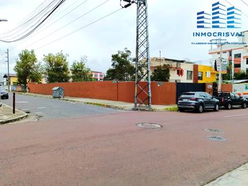 Propiedad Esquinera con 3 Frentes en el Norte de Quito 🏡 Ubicación Estratégica