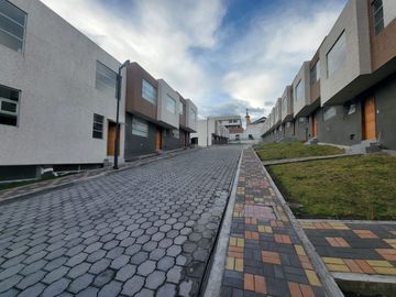 HERMOSA CASA EN EL CONJUNTO LISBOA