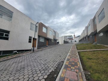 HERMOSA CASA EN EL CONJUNTO LISBOA