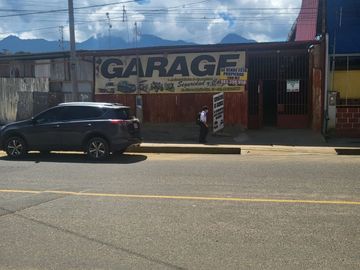500 m² en una de las mejores zonas comerciales de Tarapoto, que actualmente funciona como un garaje con un futuro incierto. ¿La dejarás pasar?