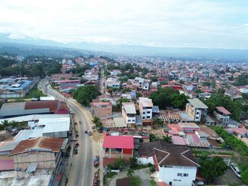 500 m² en una de las mejores zonas comerciales de Tarapoto, que actualmente funciona como un garaje con un futuro incierto. ¿La dejarás pasar?