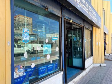EXCELENTE PROPIEDAD COMERCIAL - PLENO CENTRO.-