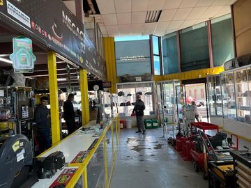 EXCELENTE PROPIEDAD COMERCIAL - PLENO CENTRO.-