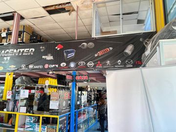 EXCELENTE PROPIEDAD COMERCIAL - PLENO CENTRO.-
