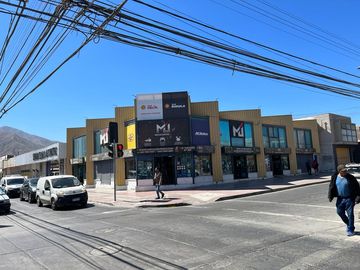 EXCELENTE PROPIEDAD COMERCIAL - PLENO CENTRO.-