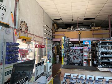 EXCELENTE PROPIEDAD COMERCIAL - PLENO CENTRO.-