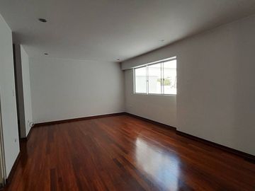 MIRAFLORES LINDO DEPARTAMENTO EN VENTA AV. RICARDO PALMA -  PARQUE TRADICIONES ¡¡NEGOCIABLE!!