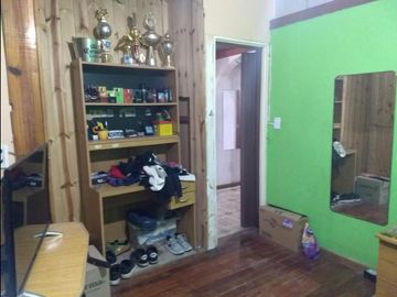 PH 3 AMBIENTES AL FRENTE CON COCHERA Y QUINCHO - PRIMER PISO POR ESCALERA - ZONA CASEROS