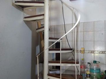 PH 3 AMBIENTES AL FRENTE CON COCHERA Y QUINCHO - PRIMER PISO POR ESCALERA - ZONA CASEROS