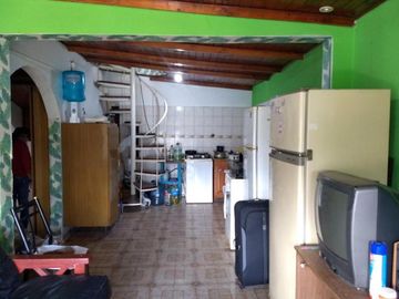 PH 3 AMBIENTES AL FRENTE CON COCHERA Y QUINCHO - PRIMER PISO POR ESCALERA - ZONA CASEROS