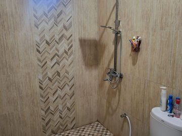 Rumah di Jual di Ketintang Furnish Dekat Royal Plaza dan Kampus Unesa Siap huni