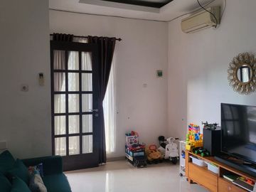 Rumah di Jual di Ketintang Furnish Dekat Royal Plaza dan Kampus Unesa Siap huni
