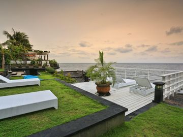 Absolute Beachfront Gem in North Bali