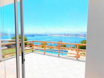 Se vende lujosa casa en sector la Herradura, Coquimbo.