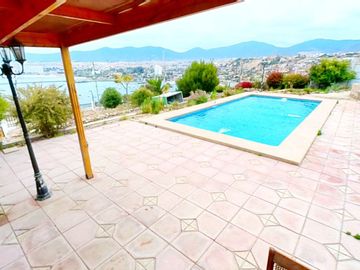 Se vende lujosa casa en sector la Herradura, Coquimbo.
