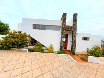 Se vende lujosa casa en sector la Herradura, Coquimbo.