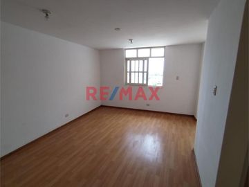 Venta De Departamento Duplex De 237 M2 A 290 Mil Dólares Negociables En Santiago De Surco