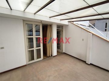 Venta De Departamento Duplex De 237 M2 A 290 Mil Dólares Negociables En Santiago De Surco