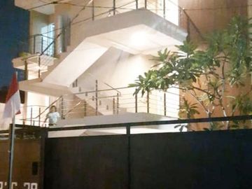 Kost Dekat Kampus UWKS, Mall Ciputra World Surabaya