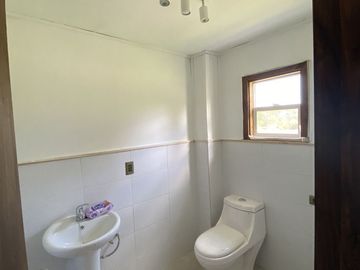Z O N A S U R . C L Destino habitacional o comercial casa  terreno de 5.000 m2 a orilla de camino público Pedregoso Villarrica