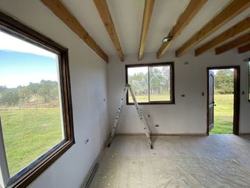 Z O N A S U R . C L Destino habitacional o comercial casa  terreno de 5.000 m2 a orilla de camino público Pedregoso Villarrica