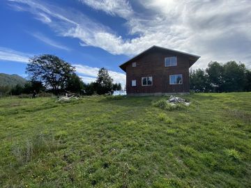 Z O N A S U R . C L Destino habitacional o comercial casa  terreno de 5.000 m2 a orilla de camino público Pedregoso Villarrica