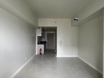Mandani Bay Studio unit for sale in Cebu City Brand New