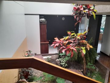 VENDO PROPIEDAD CON 2 CASAS EN URBANIZACION LA CATOLICA CUMBAYA, EXCECLENTE UBICACION A 5 MINUTOS DE LA UNIVERSIDAD SAN FRANCISCO