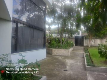 VENDO PROPIEDAD CON 2 CASAS EN URBANIZACION LA CATOLICA CUMBAYA, EXCECLENTE UBICACION A 5 MINUTOS DE LA UNIVERSIDAD SAN FRANCISCO