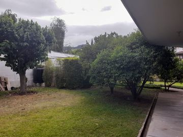 VENDO PROPIEDAD CON 2 CASAS EN URBANIZACION LA CATOLICA CUMBAYA, EXCECLENTE UBICACION A 5 MINUTOS DE LA UNIVERSIDAD SAN FRANCISCO