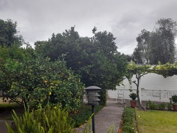 VENDO PROPIEDAD CON 2 CASAS EN URBANIZACION LA CATOLICA CUMBAYA, EXCECLENTE UBICACION A 5 MINUTOS DE LA UNIVERSIDAD SAN FRANCISCO