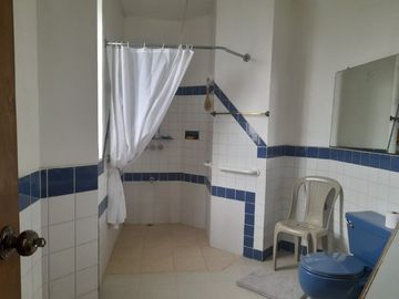 VENDO PROPIEDAD CON 2 CASAS EN URBANIZACION LA CATOLICA CUMBAYA, EXCECLENTE UBICACION A 5 MINUTOS DE LA UNIVERSIDAD SAN FRANCISCO