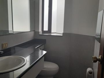 VENDO PROPIEDAD CON 2 CASAS EN URBANIZACION LA CATOLICA CUMBAYA, EXCECLENTE UBICACION A 5 MINUTOS DE LA UNIVERSIDAD SAN FRANCISCO