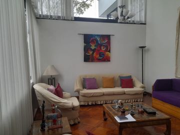 VENDO PROPIEDAD CON 2 CASAS EN URBANIZACION LA CATOLICA CUMBAYA, EXCECLENTE UBICACION A 5 MINUTOS DE LA UNIVERSIDAD SAN FRANCISCO