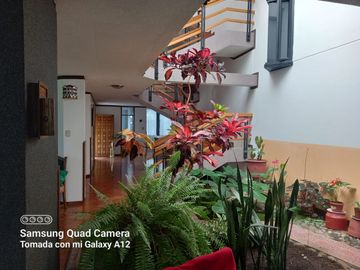 VENDO PROPIEDAD CON 2 CASAS EN URBANIZACION LA CATOLICA CUMBAYA, EXCECLENTE UBICACION A 5 MINUTOS DE LA UNIVERSIDAD SAN FRANCISCO