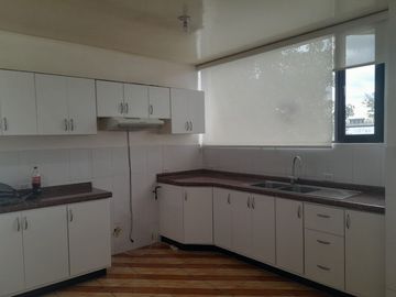 VENDO PROPIEDAD CON 2 CASAS EN URBANIZACION LA CATOLICA CUMBAYA, EXCECLENTE UBICACION A 5 MINUTOS DE LA UNIVERSIDAD SAN FRANCISCO
