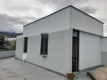 VENDO PROPIEDAD CON 2 CASAS EN URBANIZACION LA CATOLICA CUMBAYA, EXCECLENTE UBICACION A 5 MINUTOS DE LA UNIVERSIDAD SAN FRANCISCO