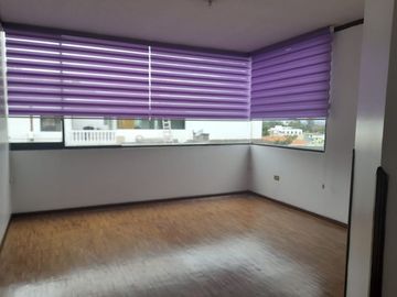 VENDO PROPIEDAD CON 2 CASAS EN URBANIZACION LA CATOLICA CUMBAYA, EXCECLENTE UBICACION A 5 MINUTOS DE LA UNIVERSIDAD SAN FRANCISCO