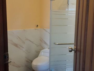VENDO PROPIEDAD CON 2 CASAS EN URBANIZACION LA CATOLICA CUMBAYA, EXCECLENTE UBICACION A 5 MINUTOS DE LA UNIVERSIDAD SAN FRANCISCO