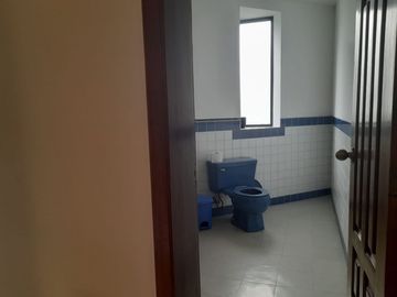 VENDO PROPIEDAD CON 2 CASAS EN URBANIZACION LA CATOLICA CUMBAYA, EXCECLENTE UBICACION A 5 MINUTOS DE LA UNIVERSIDAD SAN FRANCISCO